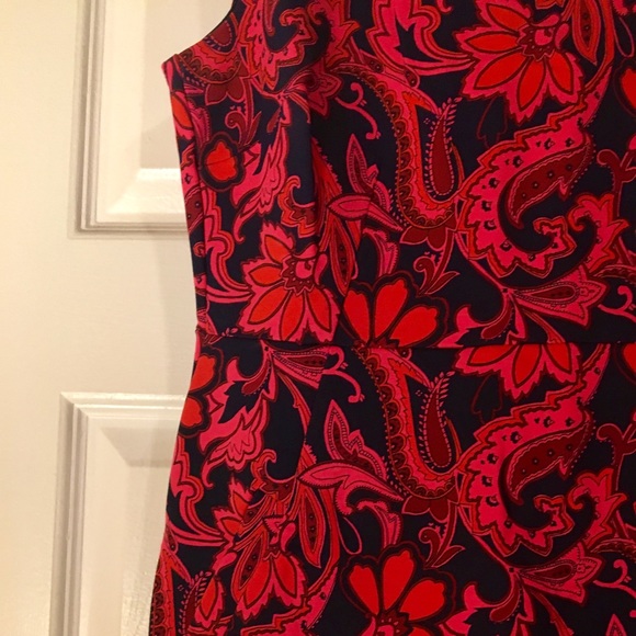 Cute Patterned and Structured Land’s End Dress - Picture 5 of 8